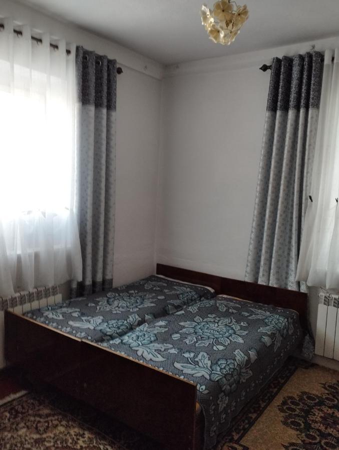 Guest House Sono Adress Derbisheva 202 Karakol Bagian luar foto