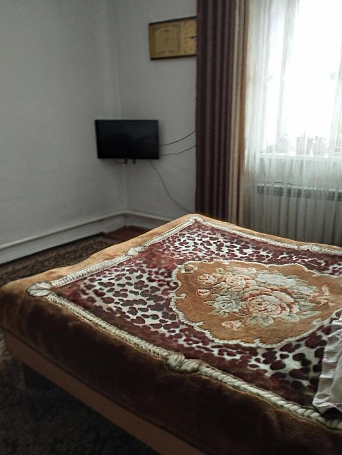 Guest House Sono Adress Derbisheva 202 Karakol Bagian luar foto